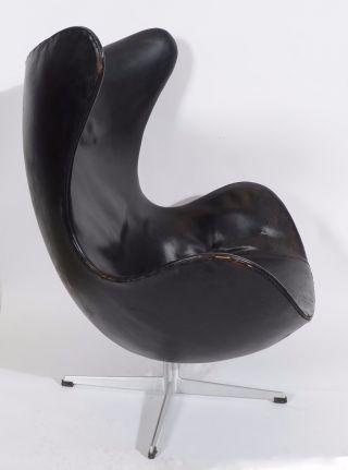Arne Jacobsen Egg Chair Early Edition Black Leather For Fritz Hansen photo