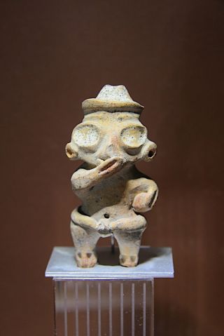 Pre Columbian Ritual Ballplayer Tlatilco Chupicuaro Olmec Figure Ceramic Artefac photo